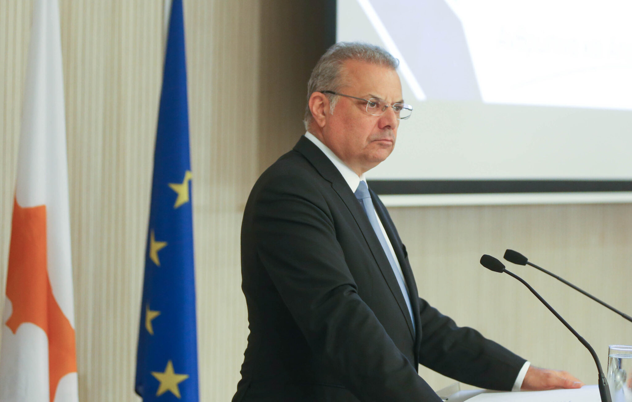 "Τελεσίγραφο" Βουλής προς Νουρή για τα "χρυσά διαβατήρια" των μετόχων του καζίνο