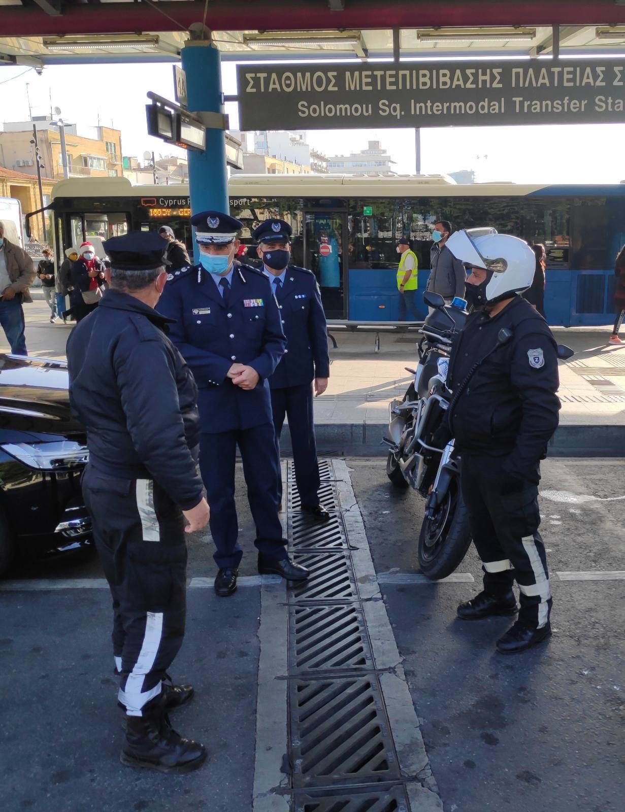 Δίπλα στους αστυνομικούς που βρίσκονται στο καθήκον ο Αρχηγός Αστυνομίας (ΦΩΤΟ)