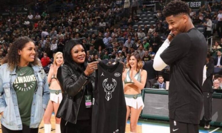 Αντετοκούνμπο: «Η μητέρα μου δεν ήθελε να μετακομίσει»