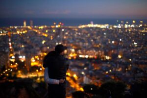 Χριστούγεννα χωρίς κάλαντα και curfew στις 10 ακόμα και στις γιορτές