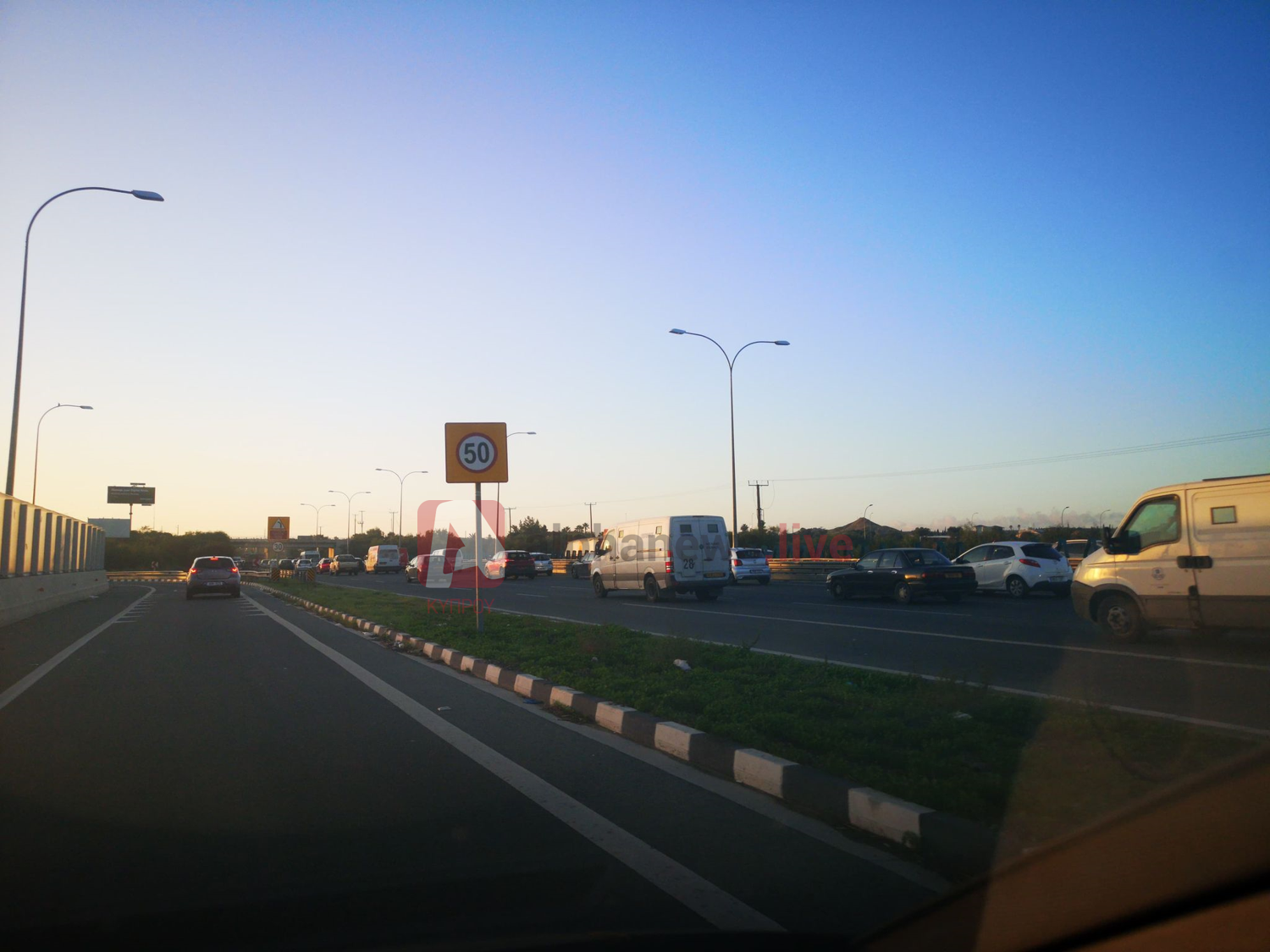 ΦΩΤΟ: Μεγάλο μποτιλιάρισμα στον αυτοκινητόδρομο λόγω τροχαίου