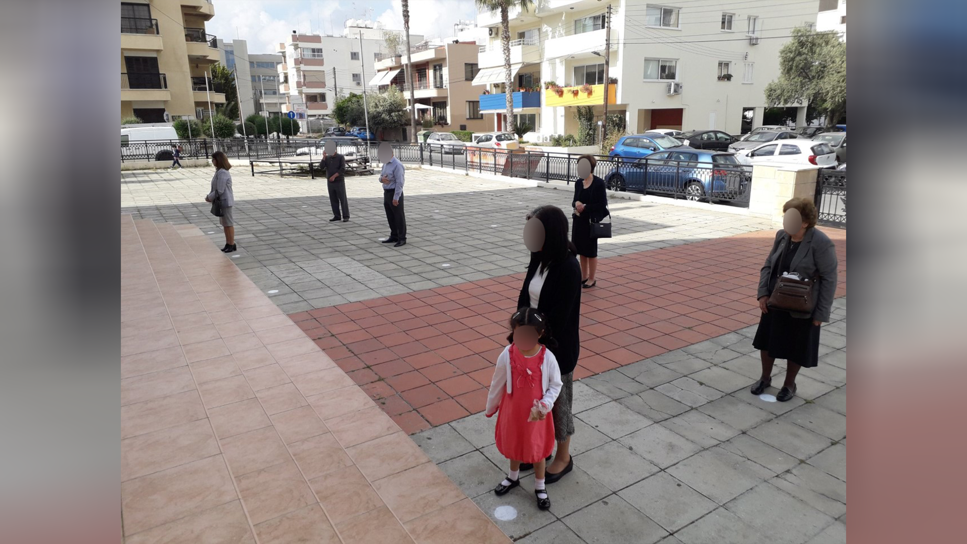 Kαι με "βούλα" Υπουργείου η παρουσία πιστών έξω από ιερούς ναούς τα Χριστούγεννα