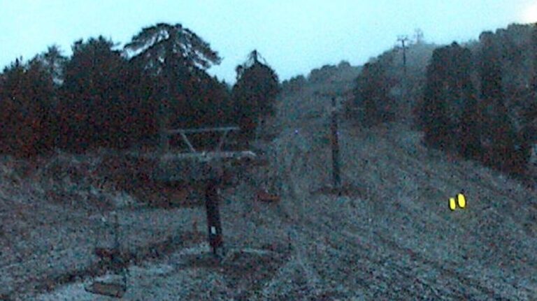 Χαλάζι "έντυσε" στα λευκά το Τρόοδος, αναφορές και για χιονόπτωση (ΒΙΝΤΕΟ)