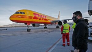 Έφτασε στην Αθήνα η πρώτη μεγάλη παρτίδα 83.850 δόσεων του εμβολίου Pfizer