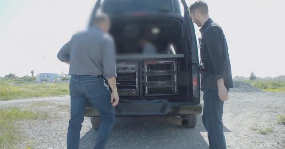 Στα άδυτα του κατασκοπευτικού βαν ο ανεξάρτητος εμπειρογνώμονας της Δημοκρατίας