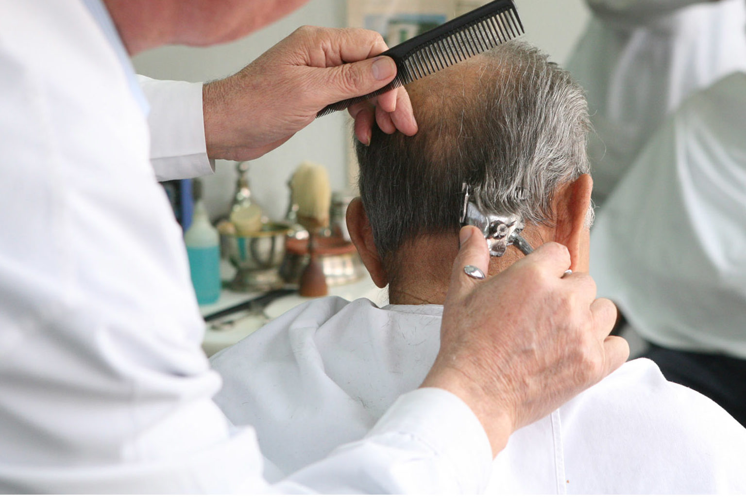 "Καμπάνα" σε κουρείο στην Πάφο που δεν προλάβαινε να καταγράψει τα ραντεβού του