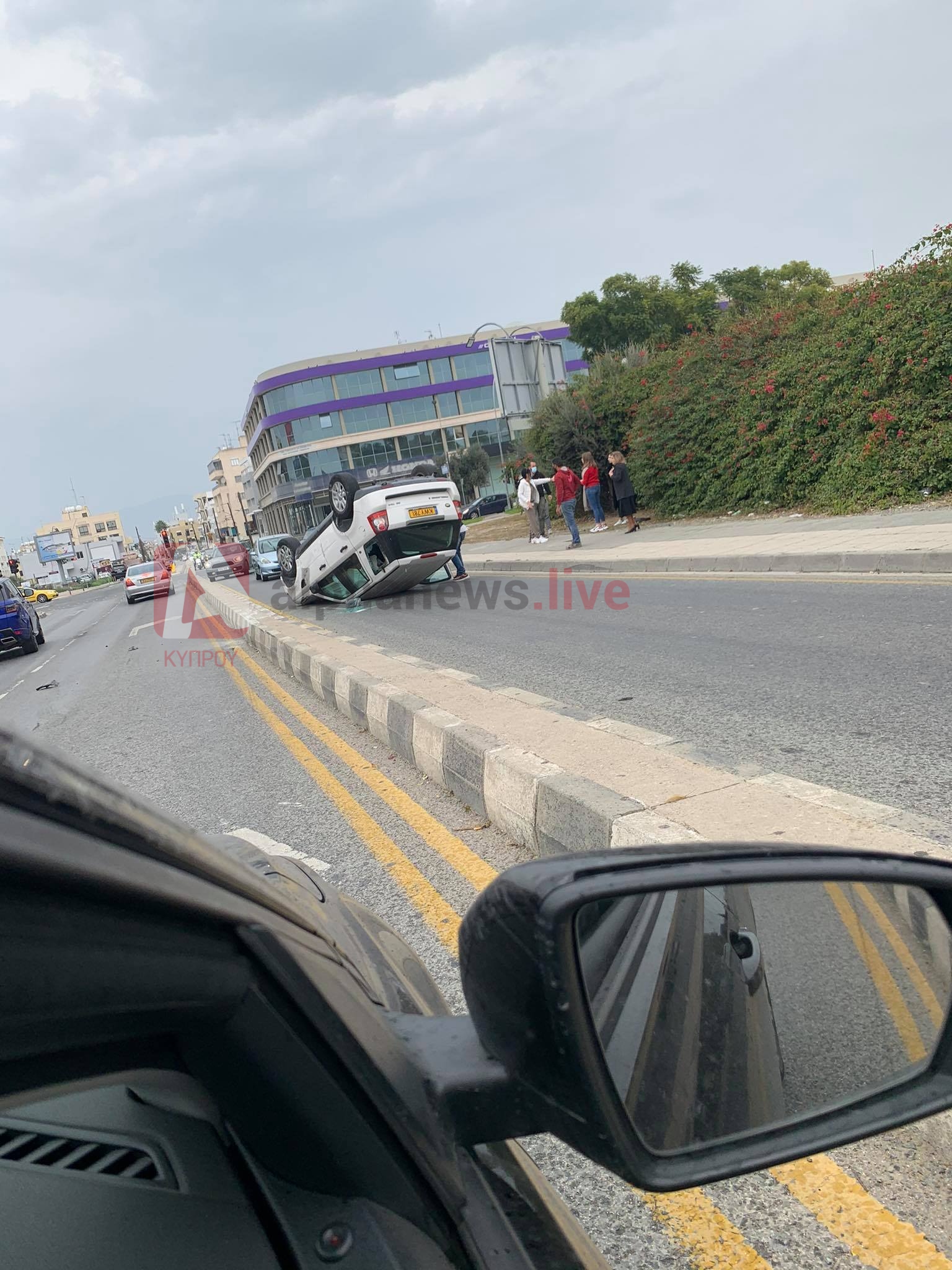 ΦΩΤΟ: Όχημα αναποδογυρίστηκε στην Έγκωμη