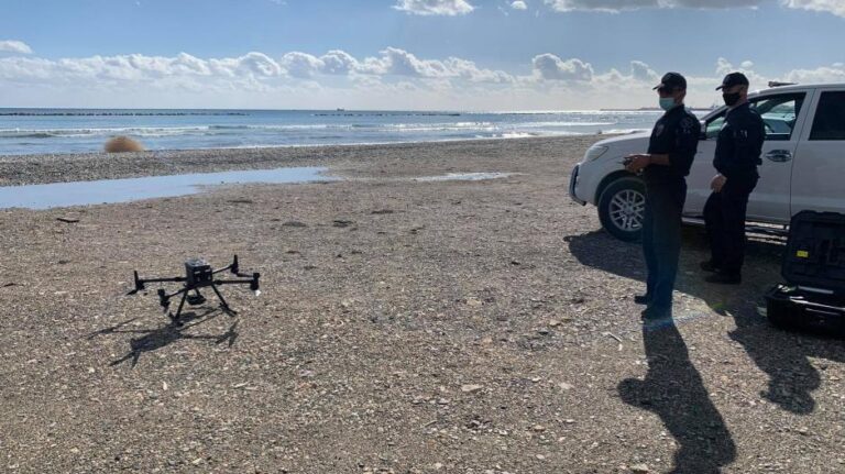 Η κακοκαιρία εμποδίζει τις έρευνες για εντοπισμό της αγνοούμενης κολυμβήτριας