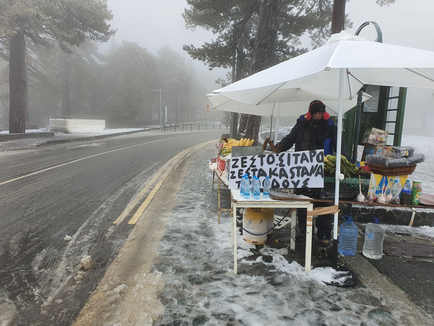 Σαββατιάτικη βόλτα στο … άδειο από επισκέπτες χιονισμένο Τρόοδος (ΒΙΝΤΕΟ)