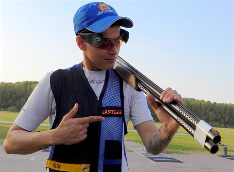 Το διοικητικό συμβούλιο της ΣΚΟΚ δίπλα στην Άντρη Ελευθερίου