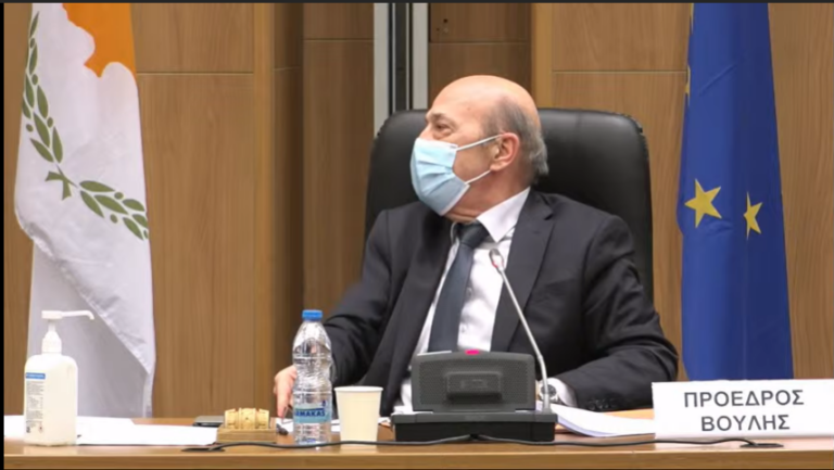 "Θα με κάμουν να πάθω ζανίν δαμέσα" αναφώνησε ο Αδάμος για τα καμώματα βουλευτών