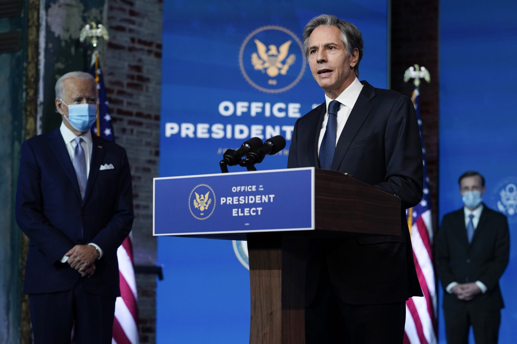 Αναστέλλει τις πωλήσεις όπλων σε Σαουδική Αραβία και Ηνωμένα Αραβικά Εμιράτα