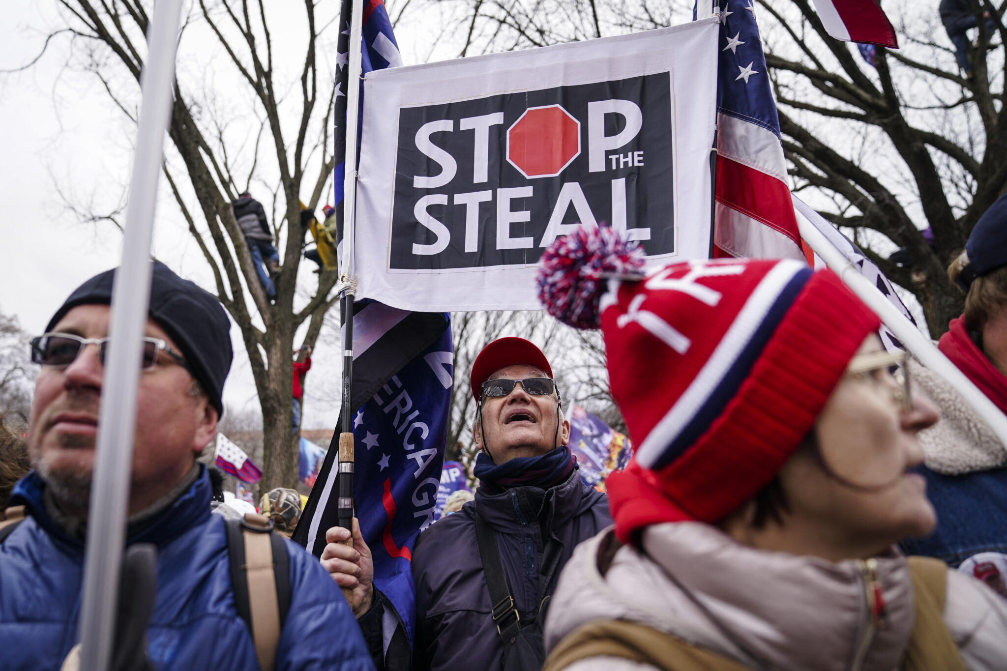 Χιλιάδες υποστηρικτές του Τραμπ κατευθύνονται στο κέντρο της Ουάσιγκτον