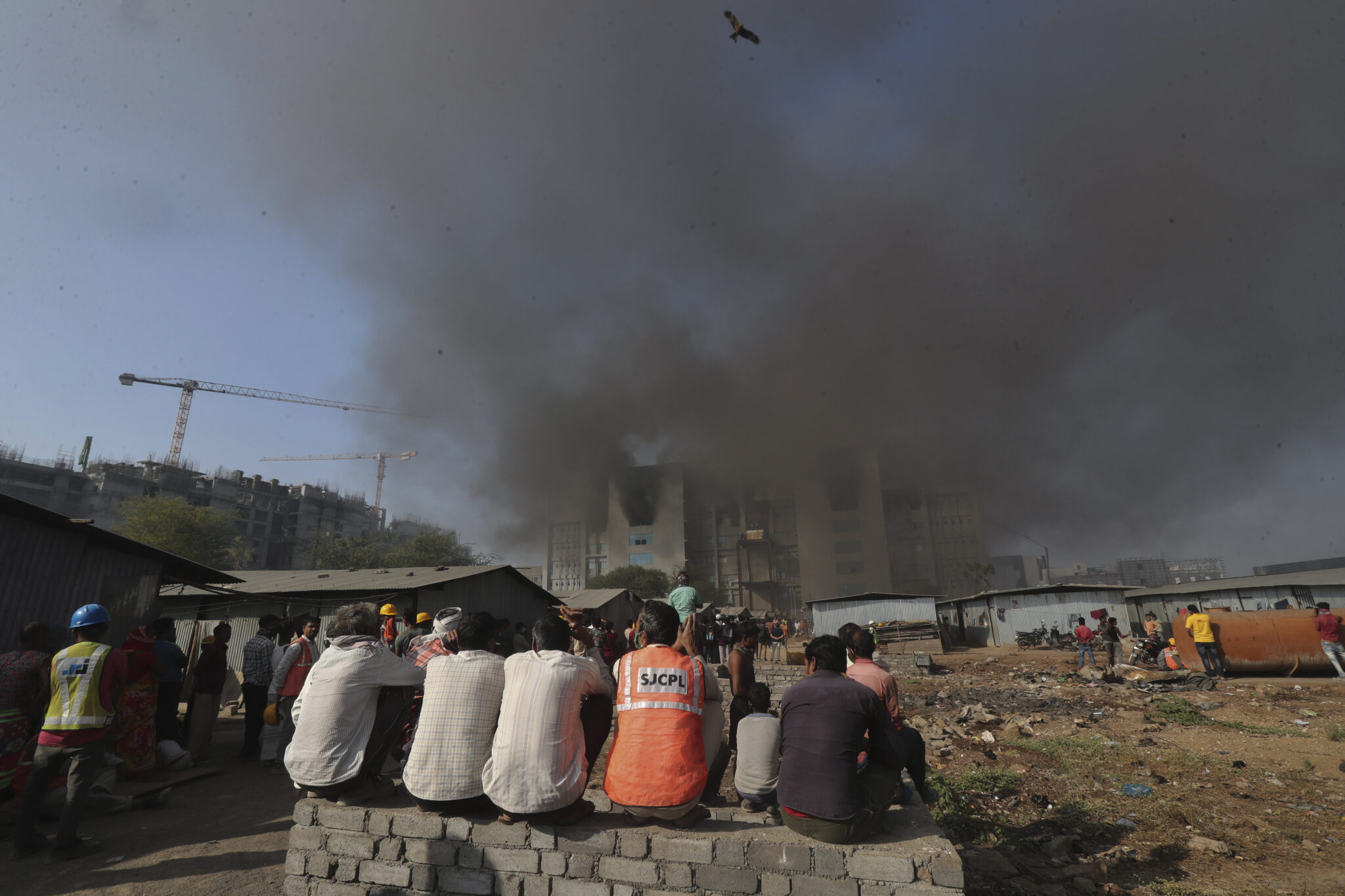Ινδία: Πυρκαγιά σε εργοστάσιο που παρασκευάζει εμβόλια της AstraZeneca (ΒΙΝΤΕΟ)