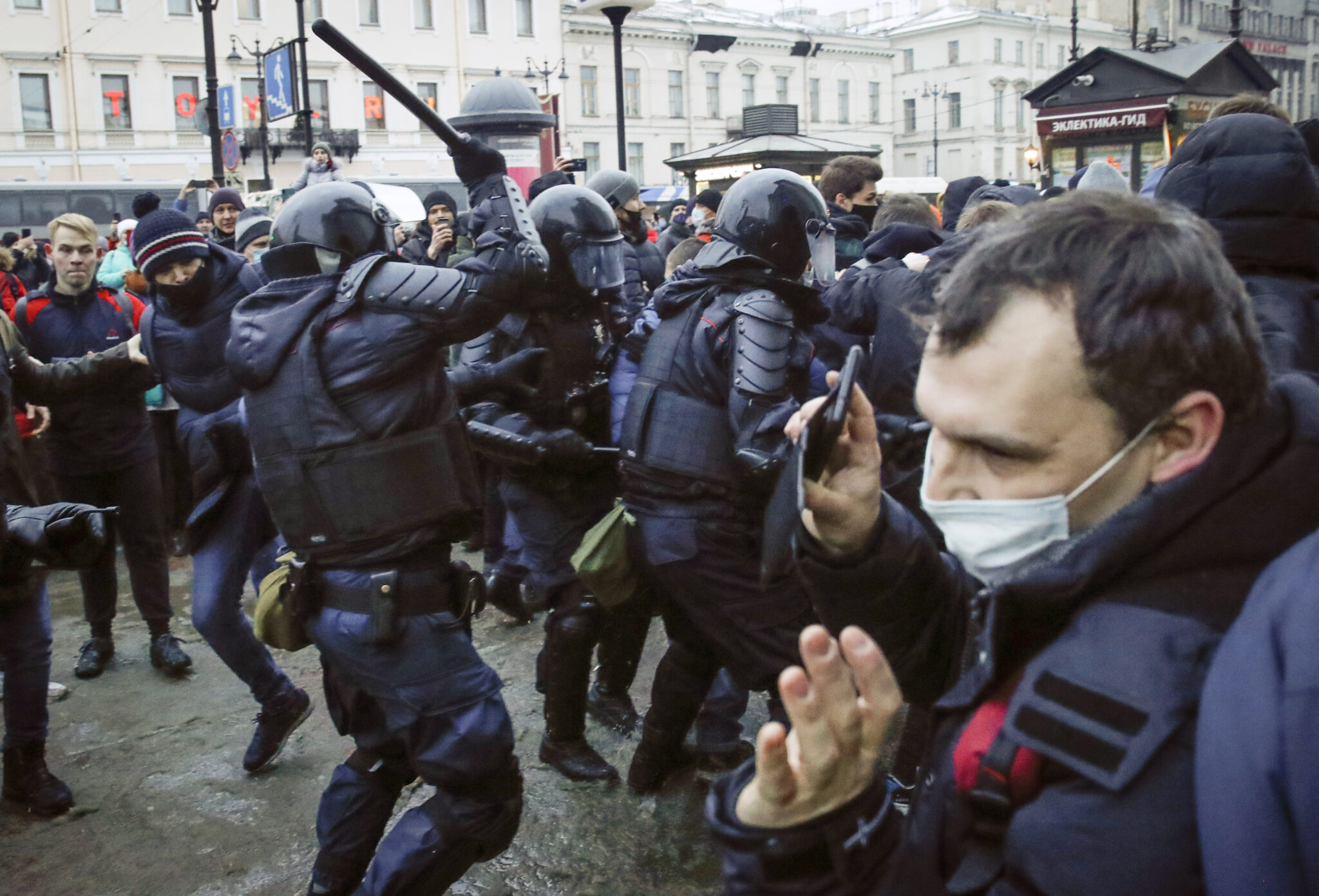 "Κουράστηκα να φοβάμαι": Πάνω από 3000 συλλήψεις σε διαδηλώσεις στη Ρωσία
