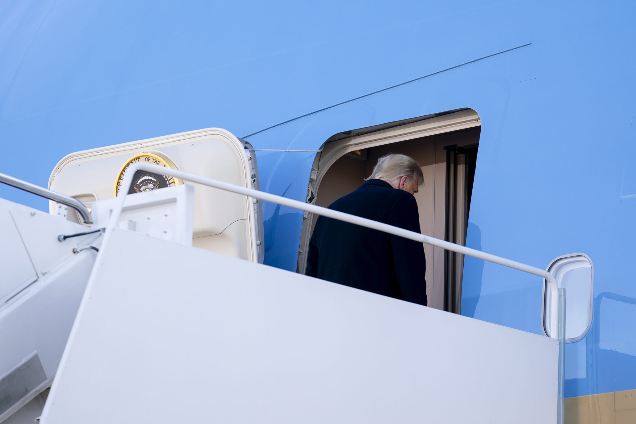 Απομονωμένος ο Τραμπ: Αποχωρούν οι δικηγόροι του λίγο πριν την δίκη