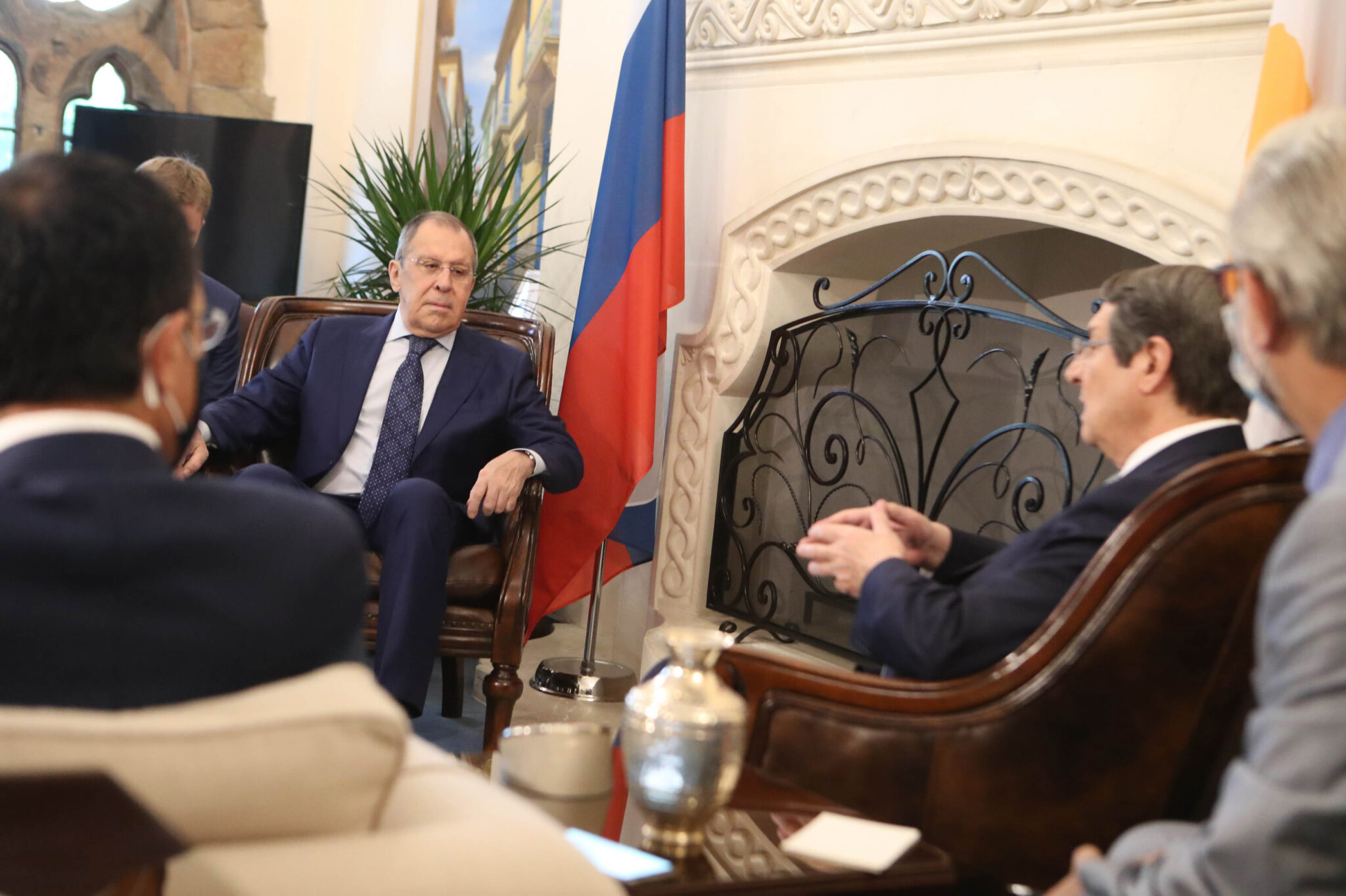 Λαβρόφ: Πολύ θερμές, στενές σχέσεις και πνευματικοί δεσμοί με Ελλάδα και Κύπρο