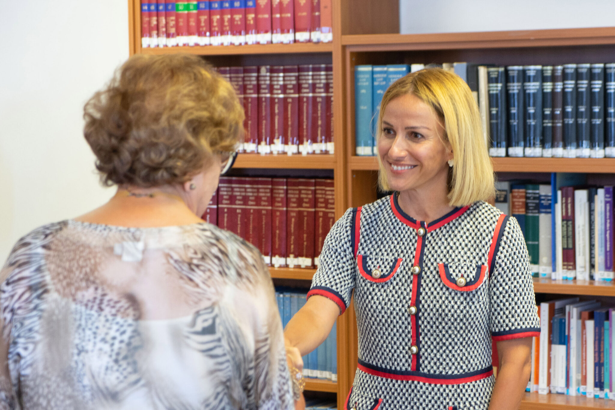 Το ΑΚΕΛ ενέγραψε στη Βουλή την υπόθεση του λογαριασμού-παρωδία κατά της Γιολίτη