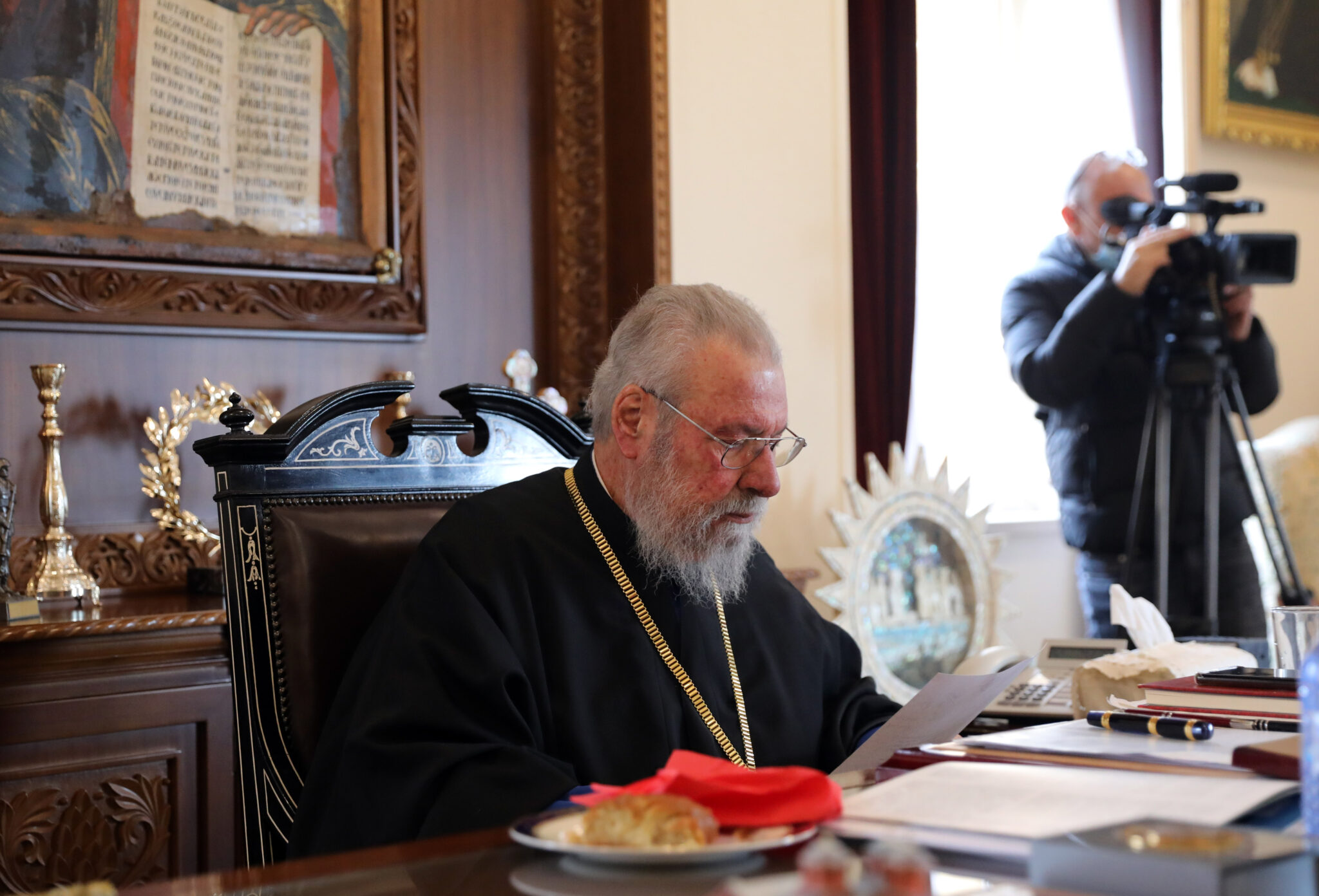 Αρχιεπίσκοπος: "Μου είπαν πήγαινε στο Προεδρικό γιατί θα πάθει εγκεφαλικό"