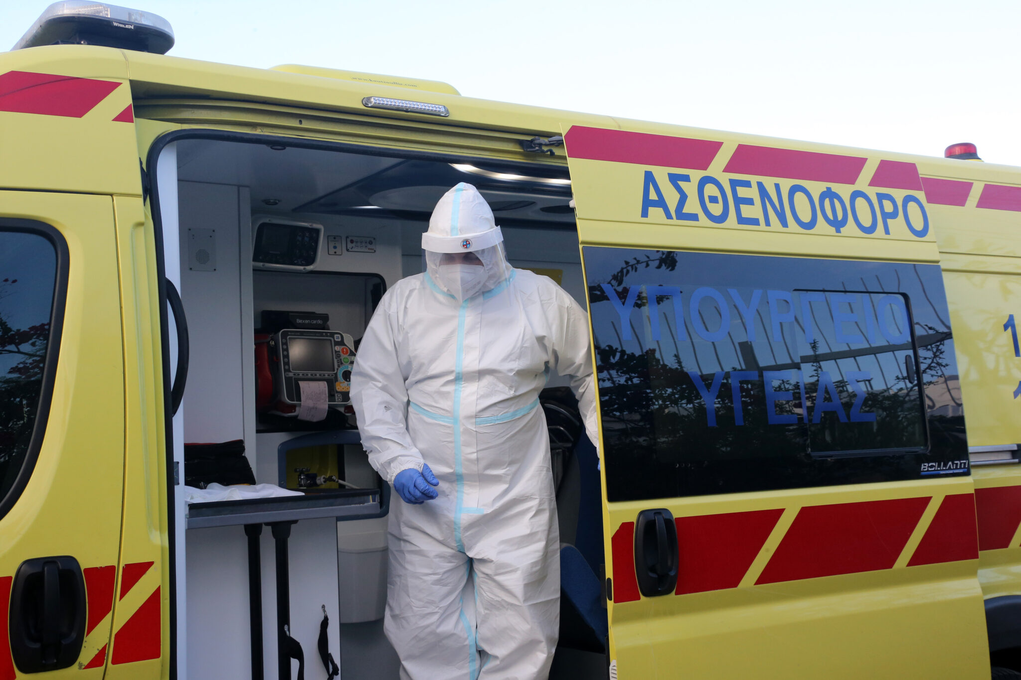 5.392 εγχώριες μεταδόσεις κορωνοϊού τις τελευταίες δεκατέσσερις ημέρες (ΓΡΑΦΙΚΑ)