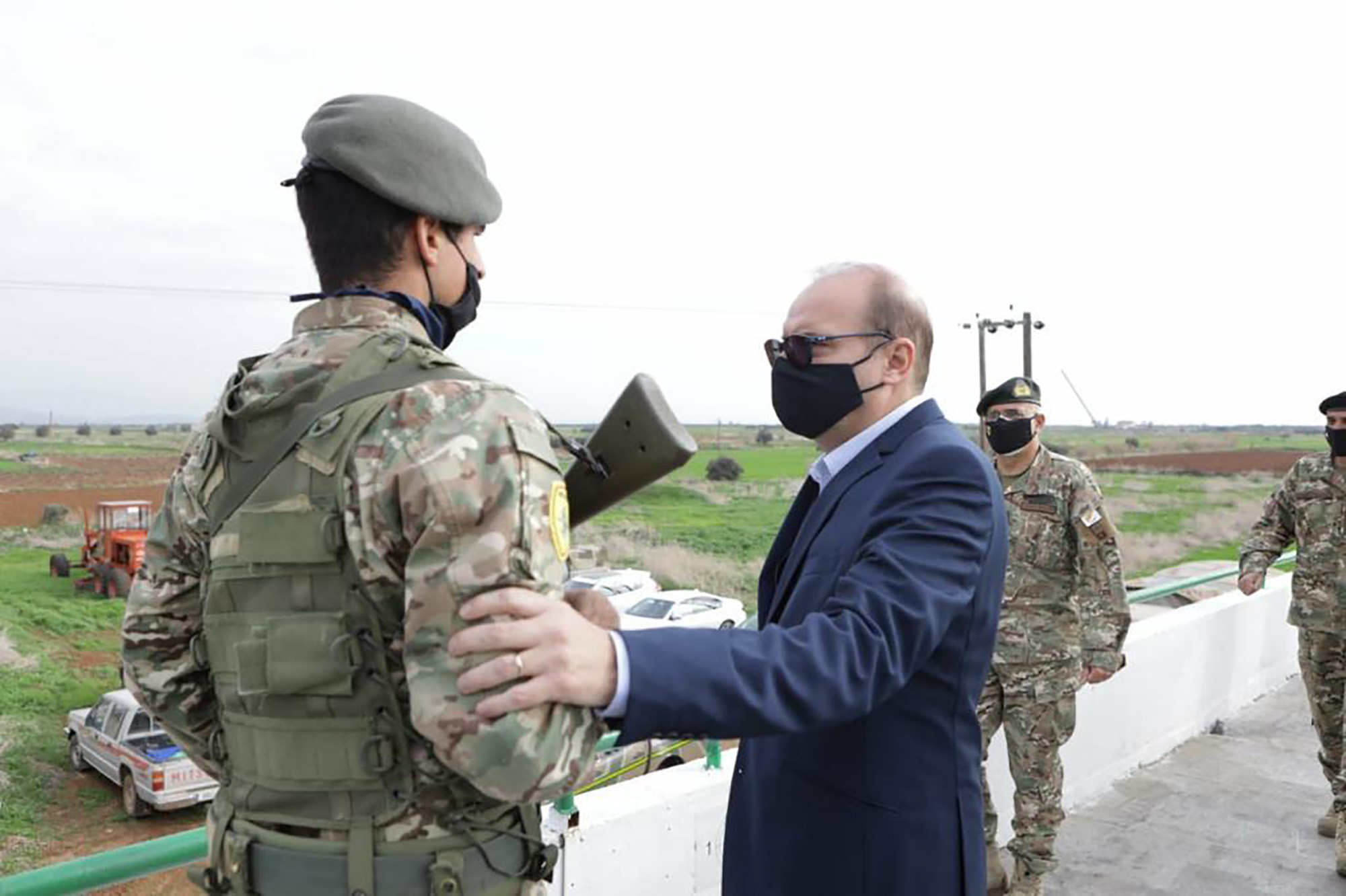 ΦΩΤΟ: Επίσκεψη Πετρίδη σε φυλάκια του Αστρομερίτη με ευχές για επανένωση