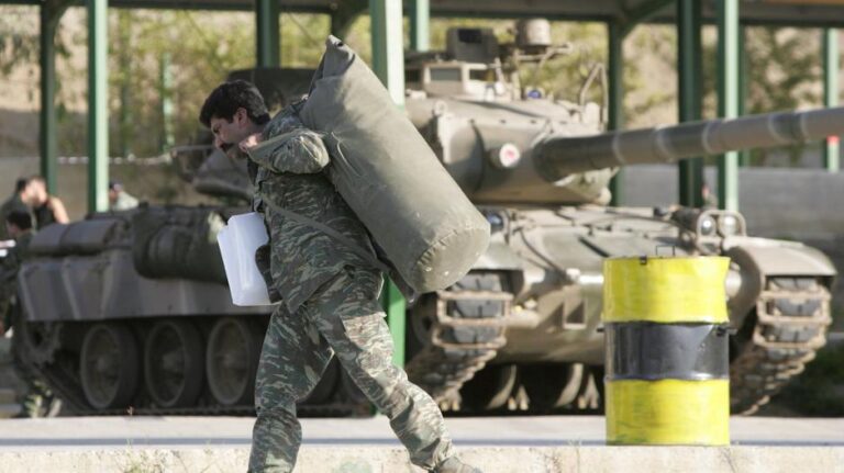 Αναβολή παρουσιάσεων εφέδρων και εθνοφυλάκων ανακοίνωσε το ΥΠΑΜ