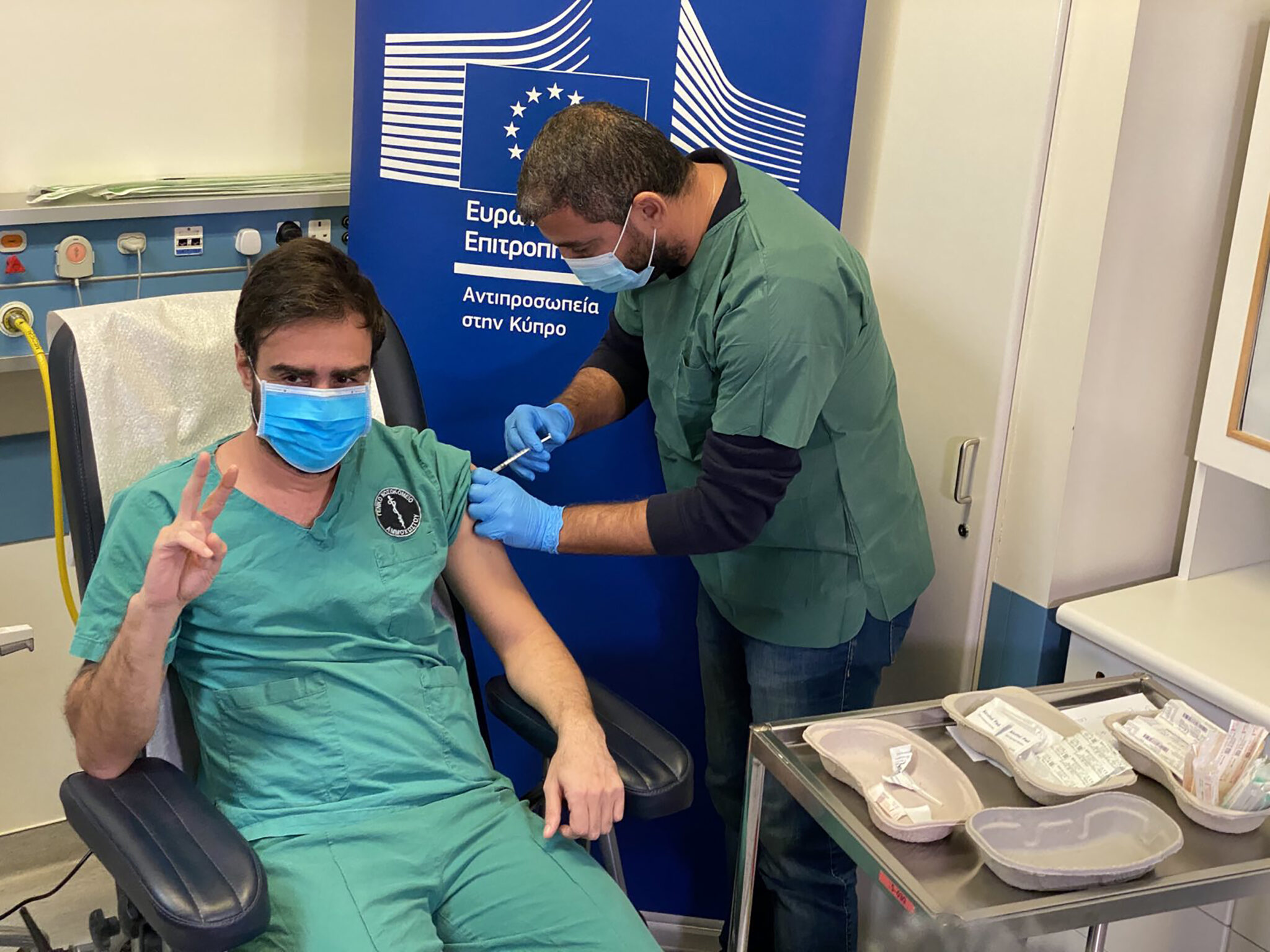 Καταγγέλει διακρίσεις ο ΠΙΣ και διαμαρτύρεται ότι τα μέλη του δεν εμβολιάστηκαν