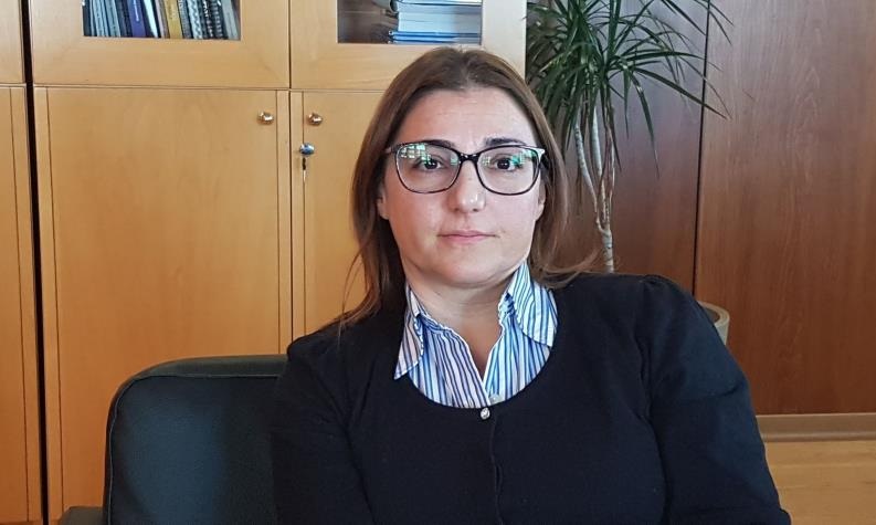 H &Epsilon;&iota;&rho;ή&nu;&eta; &Lambda;&omicron;ϊ&zeta;ί&delta;&omicron;&upsilon; &Nu;&iota;&kappa;&omicron;&lambda;&alpha;ΐ&delta;&omicron;&upsilon;, &nu;έ&alpha; &Delta;&iota;&epsilon;&upsilon;&theta;ύ&nu;&tau;&rho;&iota;&alpha; &tau;&eta;&sigmaf; &Alpha;&rho;&chi;ή&sigmaf; &Rho;&alpha;&delta;&iota;&omicron;&tau;&eta;&lambda;&epsilon;ό&rho;&alpha;&sigma;&eta;&sigmaf;