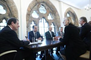 Συναντήσεις Σπέχαρ με ΠτΔ και Τατάρ, ενημερώνεται για τις εξελίξεις στο κυπριακό