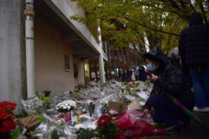 Χειροπέδες σε έξι νεαρούς για τη δολοφονία του καθηγητή Σαμουέλ Πατί