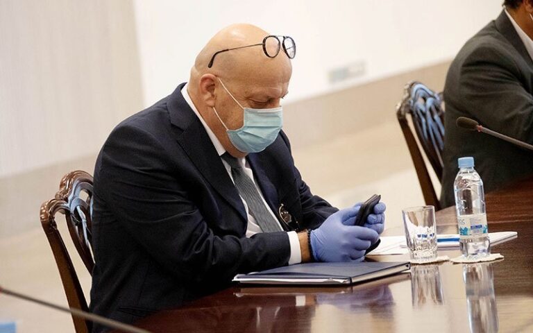 Συνάντηση Κούμα – Υπουργού Υγείας για τις μικρές κατηγορίες