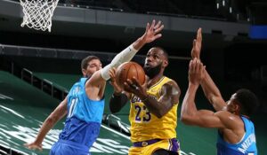 Πάλεψε ο Γιάννης, αλλά κυριάρχησαν Λεμπρόν και Λέικερς