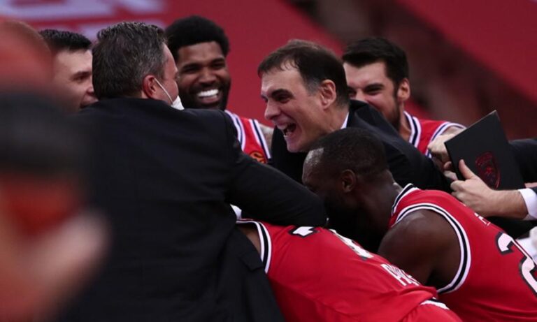 Μπαρτζώκας: «Ήμασταν τυχεροί στο πρώτο ημίχρονο, πρέπει να έχουμε σταθερότητα»