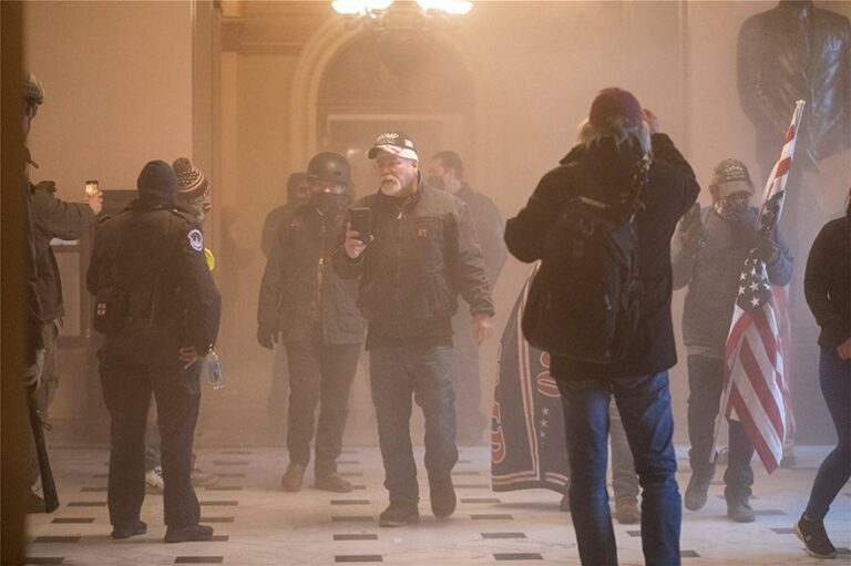 Σε διαθεσιμότητα ο αστυνομικός που εμπλέκεται σε πυροβολισμό στο Κογκρέσο