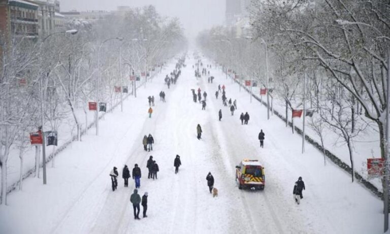 Η Ρεάλ… δάνεισε μηχανήματα από το «Μπερναμπέου» για να καθαρίσουν το χιόνι
