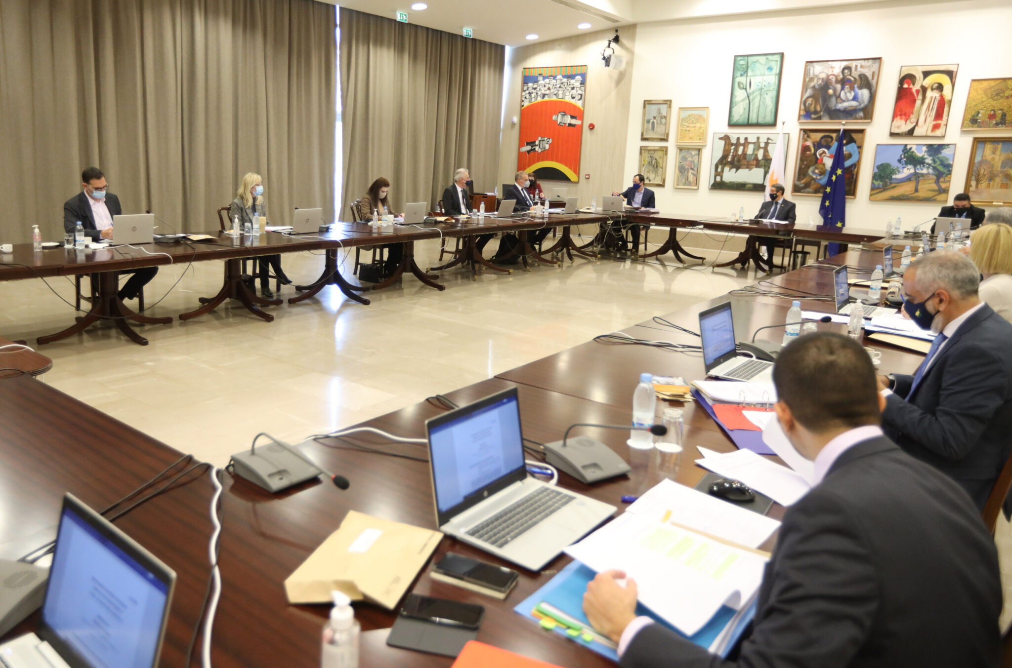 Υπουργικό: Κατώτατος μισθός μόνο "όταν η ανεργία βρεθεί γύρω στο 5%" (BINTEO)