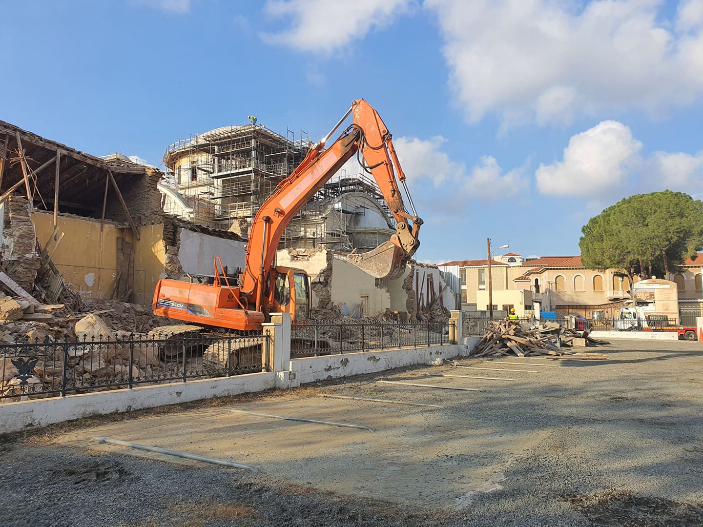 Φωνές κατά Αρχιεπισκοπής μετά τις κατεδαφίσεις διατηρητέων σπιτιών