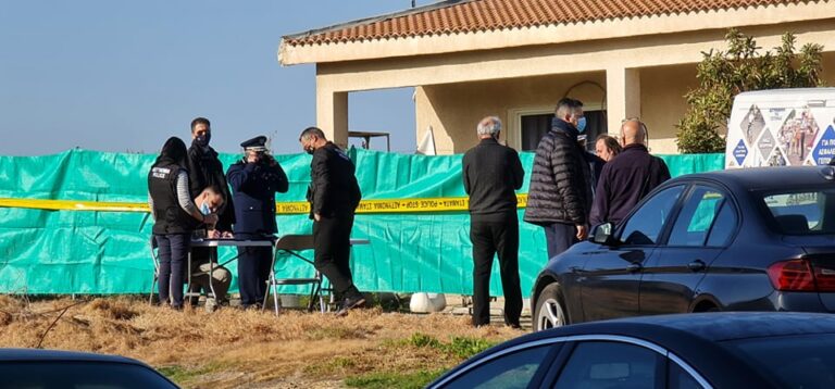 Σήμερα το τελευταίο αντίο στην 52χρονη Αντρούλα και τον 20χρονο γιο της