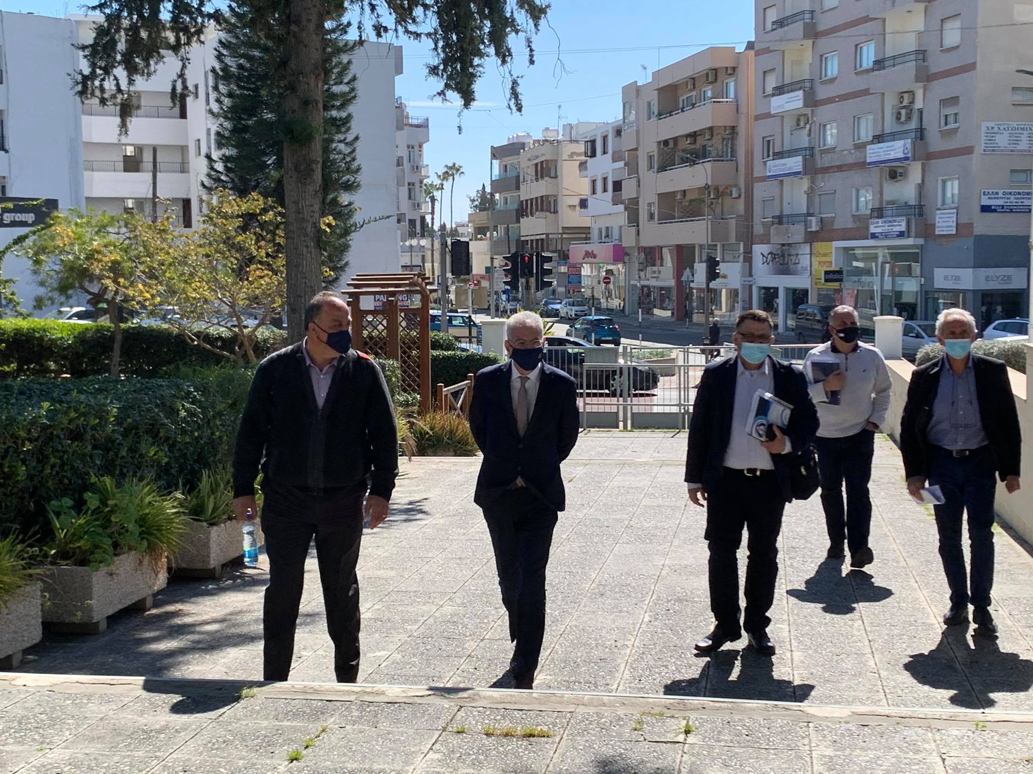 Στους ειδικούς το "μπαλάκι" για το άνοιγμα των σχολείων (ΒΙΝΤΕΟ)