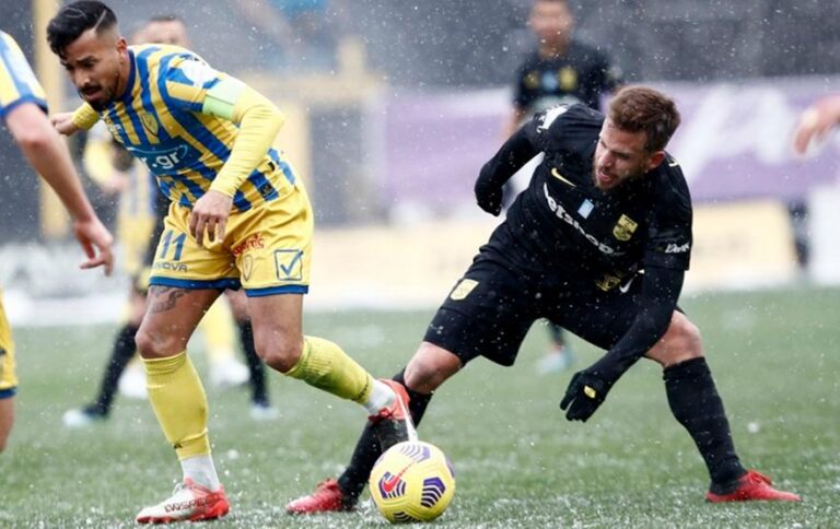 «Κόλλησε» στα χιόνια ο Άρης