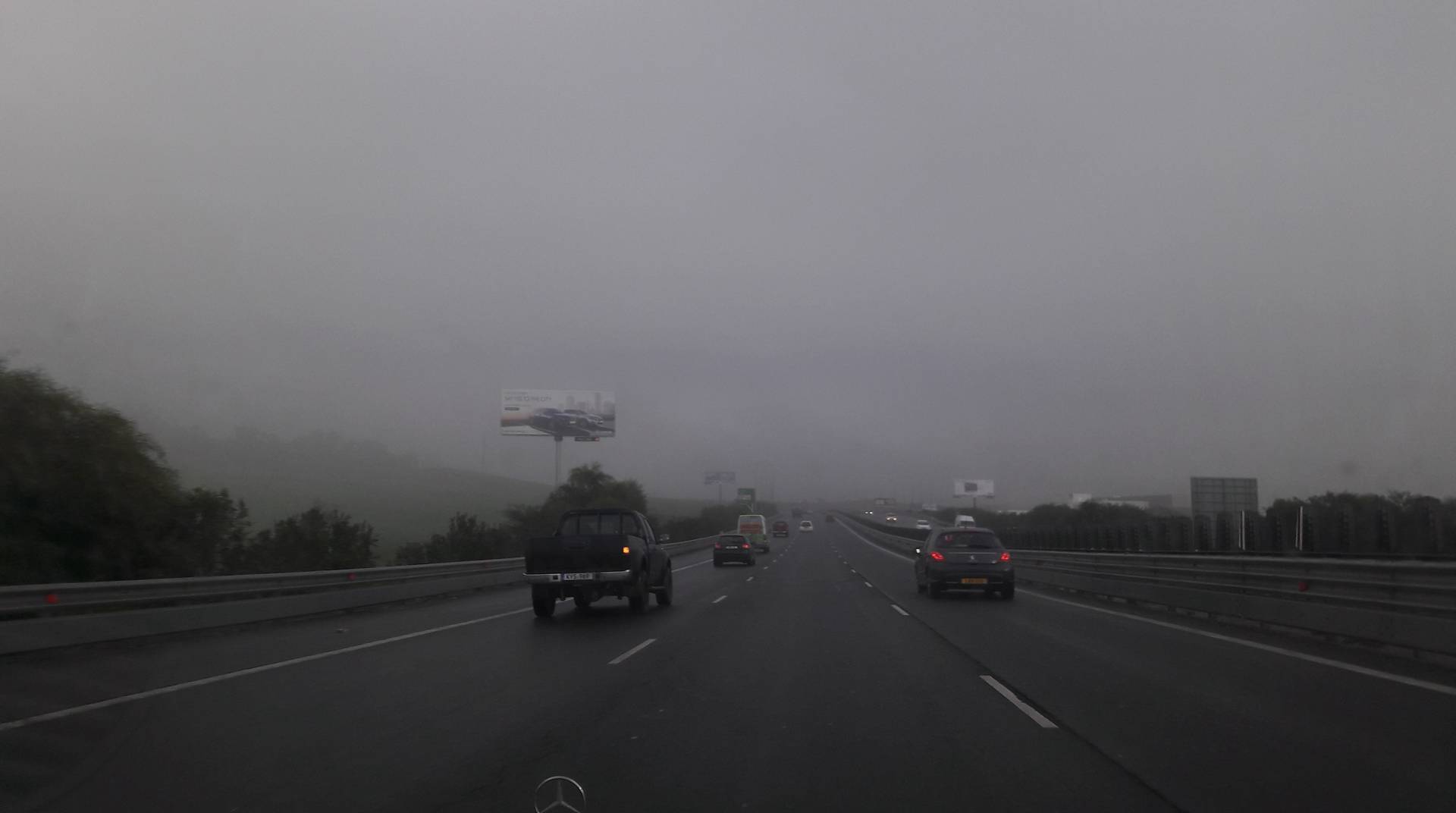 Πυκνή ομίχλη στον αυτοκινητόδρομο Κοκκινοτριμιθιάς