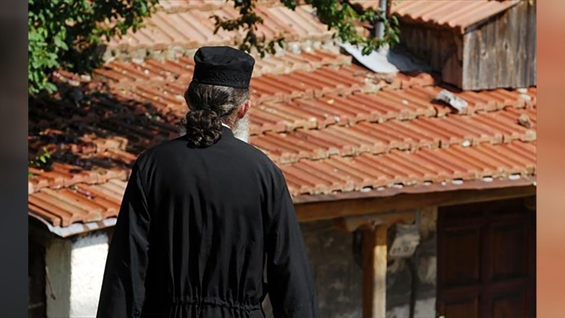 Δεύτερη καταγγελία για τον ιερωμένο: «Προσπάθησε να με βιάσει όταν ήμουν 16»