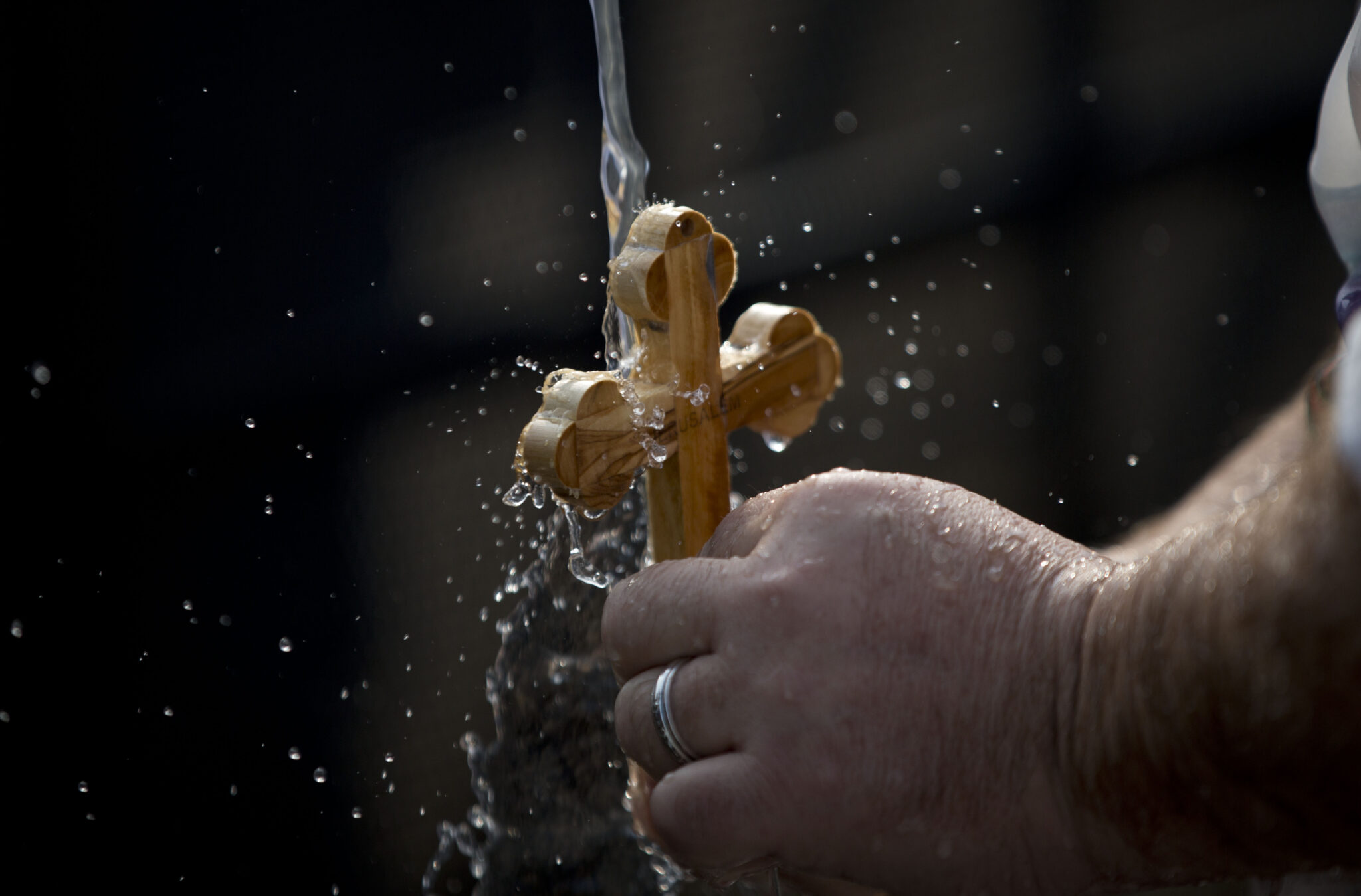 Τραγωδία στη Ρουμανία: Βρέφος πνίγηκε κατά τη βάπτισή του (ΒΙΝΤΕΟ)