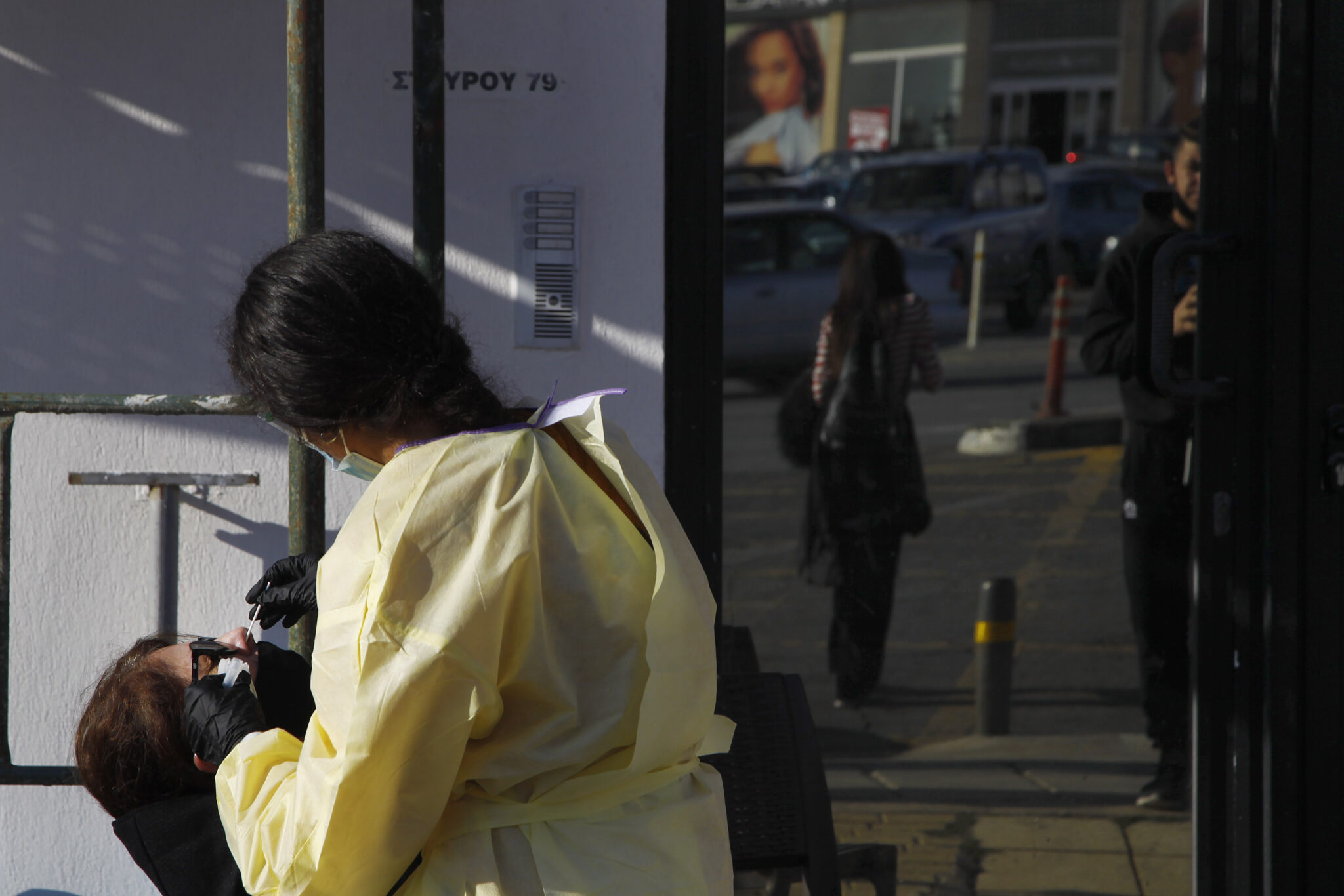 Μεγαλώνει η διασπορά: Δώδεκα οι ενεργές αλυσίδες κρουσμάτων, οι πέντε σε σχολεία