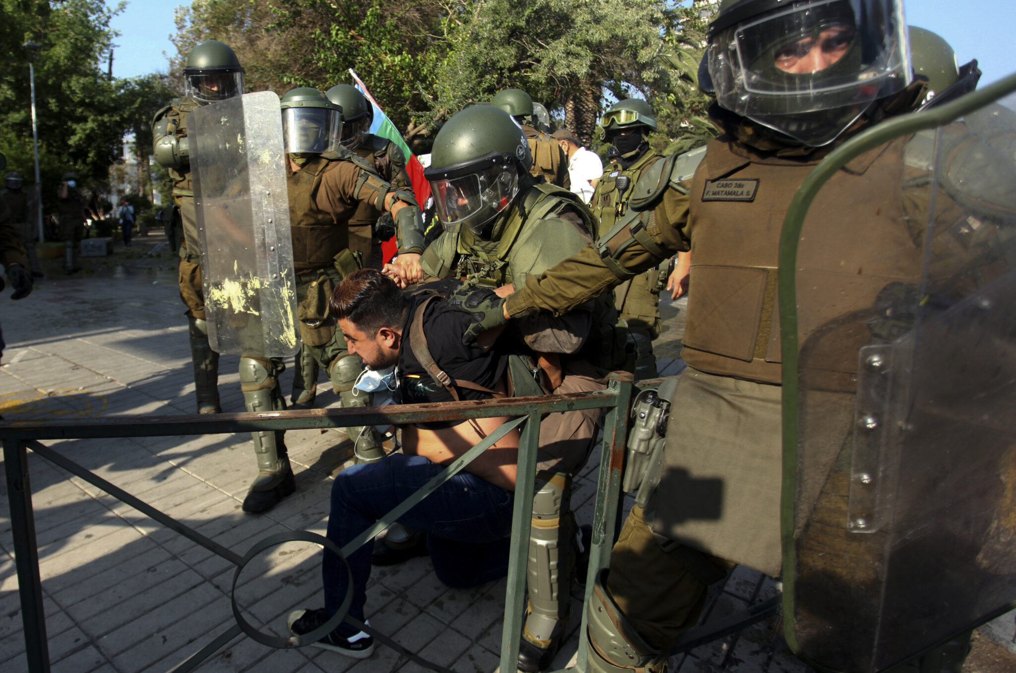 Χιλή: Στο κελί ο αστυνομικός που σκότωσε καλλιτέχνη του δρόμου