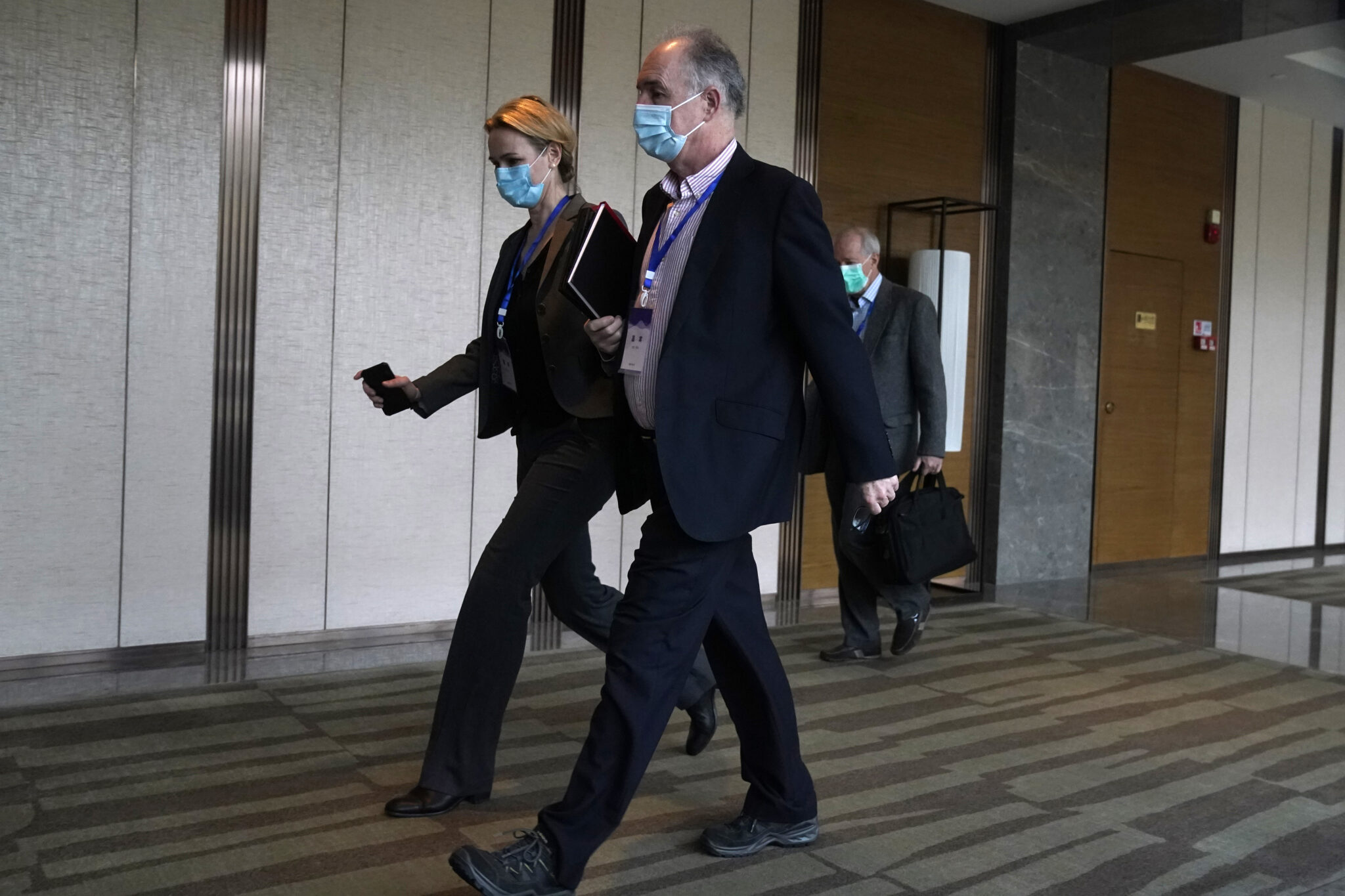 Έτοιμοι για τις πρώτες δηλώσεις οι ειδικοί του ΠΟΥ που ψάχνουν τη "ρίζα" του ιού