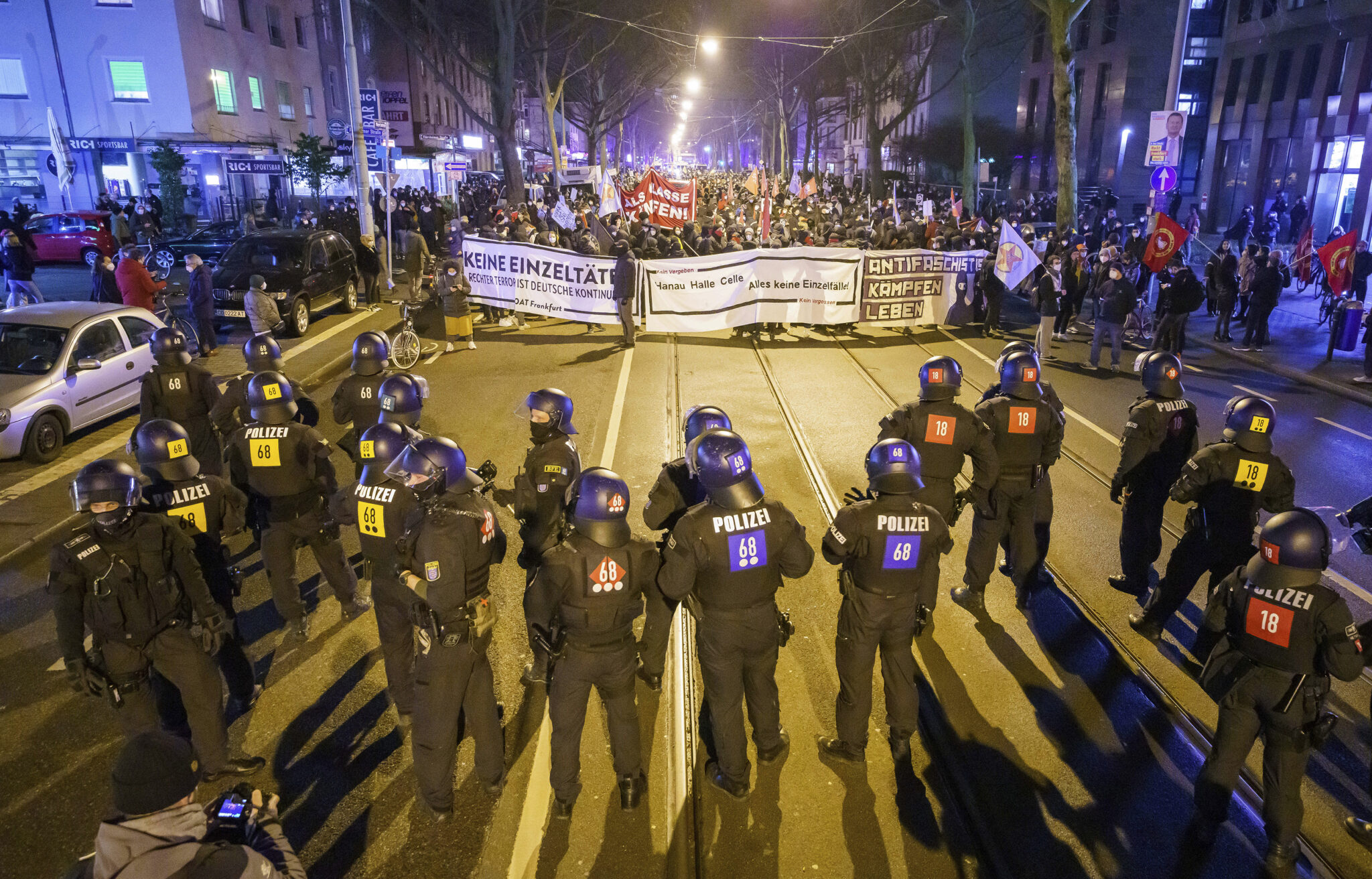 Εκατοντάδες διαδήλωσαν κατά των περιοριστικών μέτρων στη Γερμανία