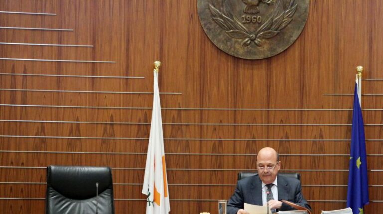 Η τουρκική πλευρά προωθεί διχοτομικές θέσεις, λέει ο Αδάμος Αδάμου