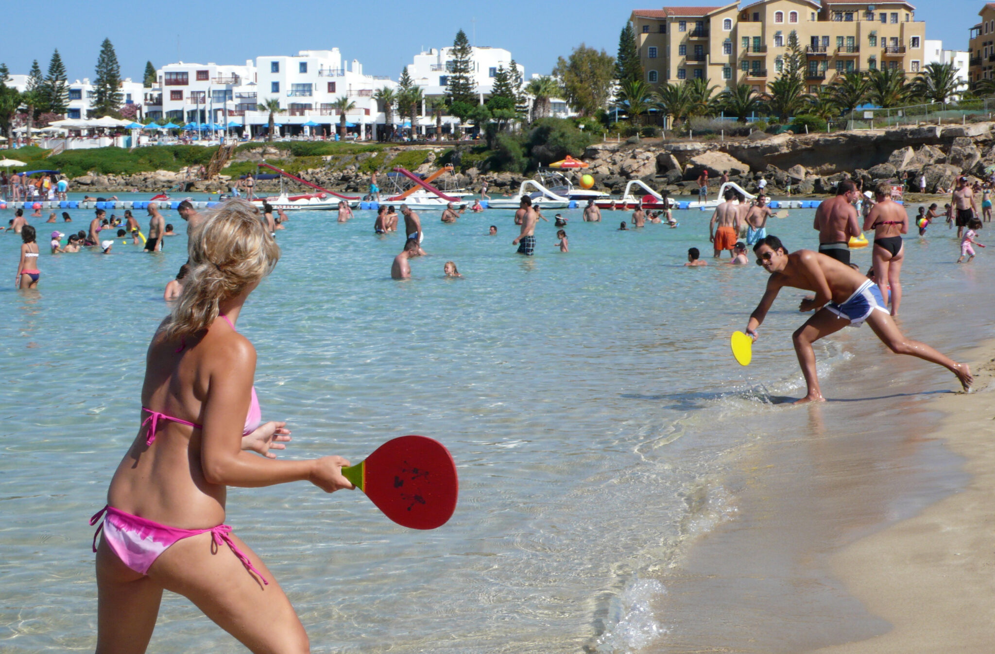 ΚΕΒΕ: Αφήστε τους ντόπιους τουρίστες να καταλύσουν στα ορεινά και στα παράλια