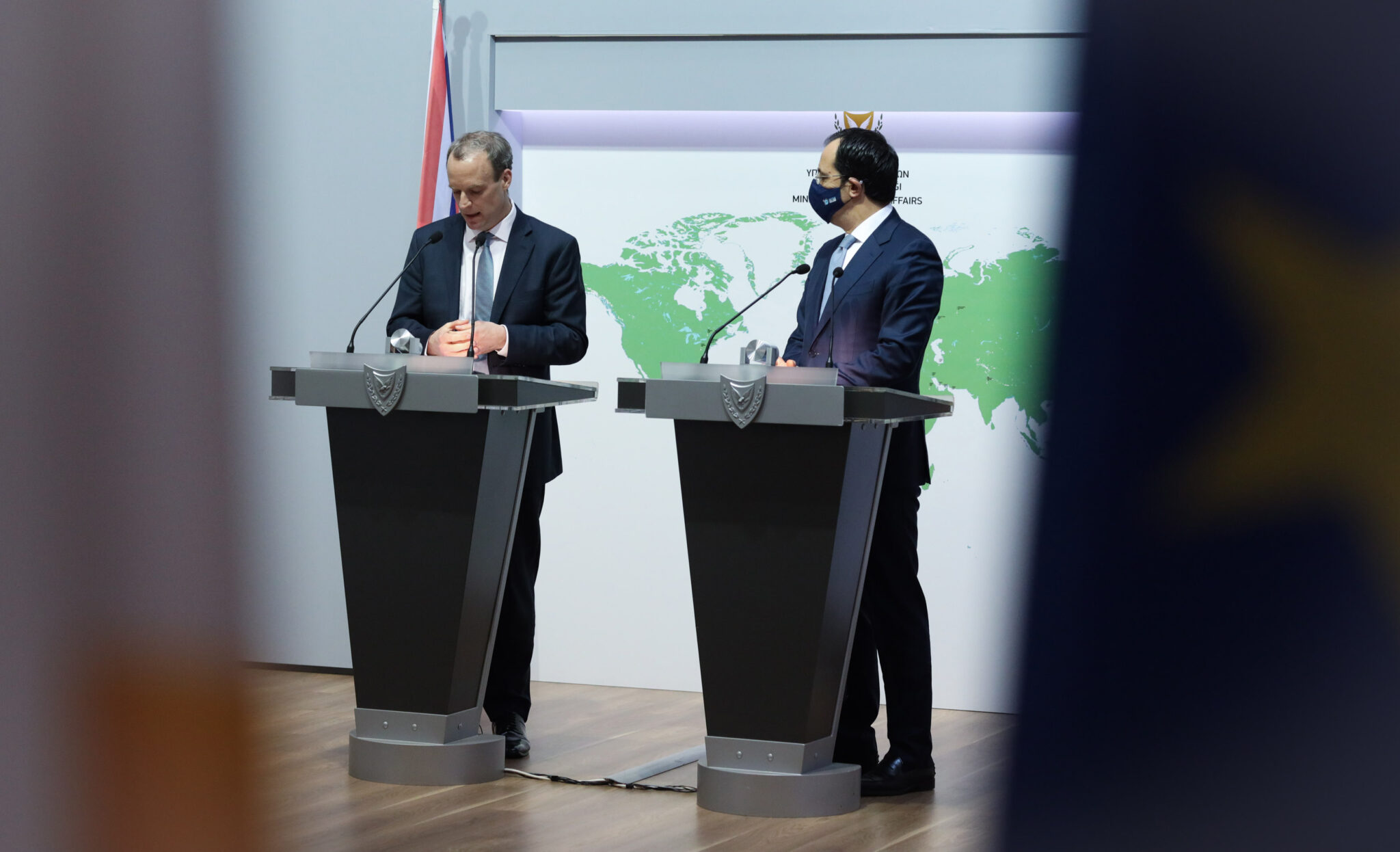 Ενθαρρυμένοι οι Βρετανοί ότι θα βγάλει αποτέλεσμα η άτυπη πενταμερής